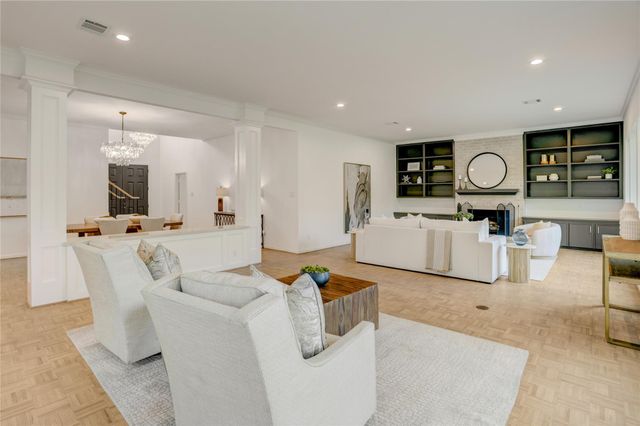 1428 Sugar Creek Boulevard, Sugar Land, TX 77478