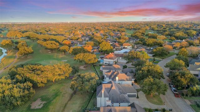 1428 Sugar Creek Boulevard, Sugar Land, TX 77478
