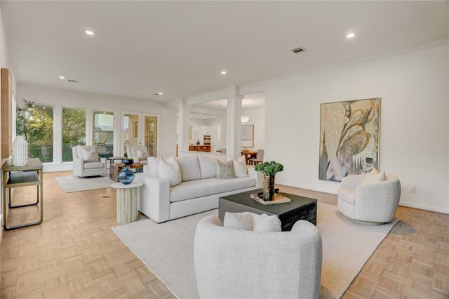 1428 Sugar Creek Boulevard, Sugar Land, TX 77478