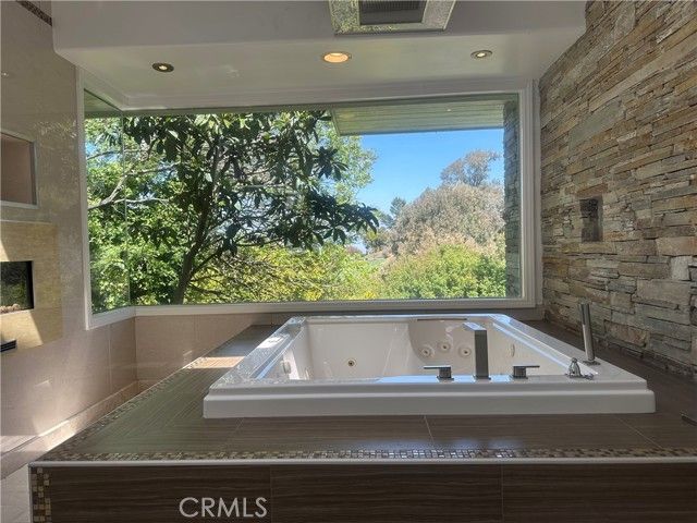 60 Crest Road, Rolling Hills, CA 90274