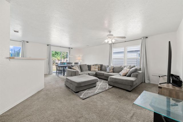 427 Remington Heights Drive, Houston, TX 77073