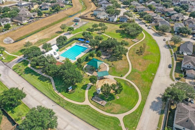 427 Remington Heights Drive, Houston, TX 77073