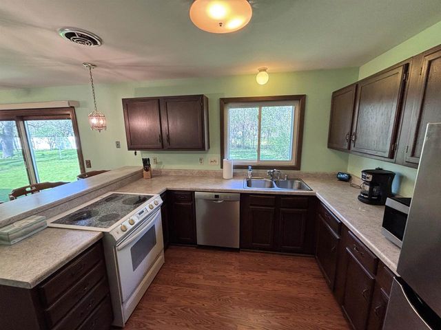 5210 Big Bow Road, Fitchburg, WI 53711