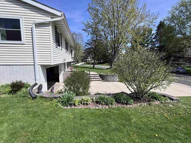 5210 Big Bow Road, Fitchburg, WI 53711
