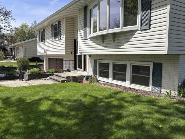 5210 Big Bow Road, Fitchburg, WI 53711