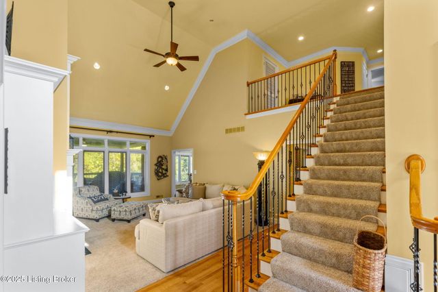 8809 Duck Crossing Ln, Louisville, KY 40291