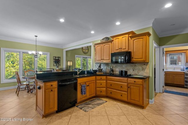 8809 Duck Crossing Ln, Louisville, KY 40291