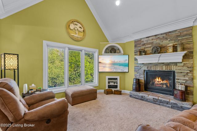 8809 Duck Crossing Ln, Louisville, KY 40291