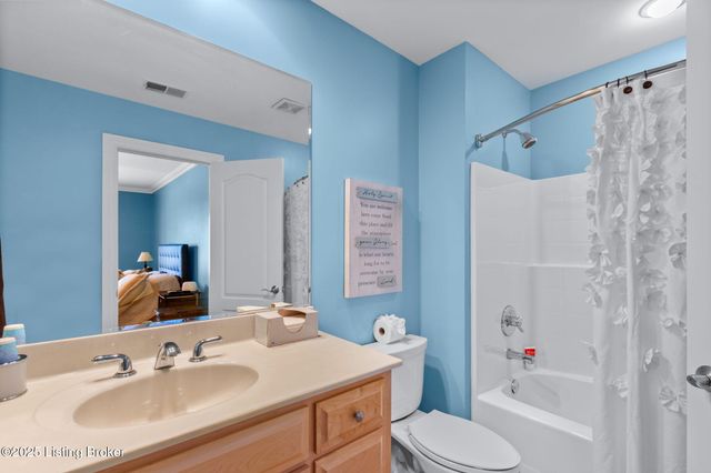 8809 Duck Crossing Ln, Louisville, KY 40291