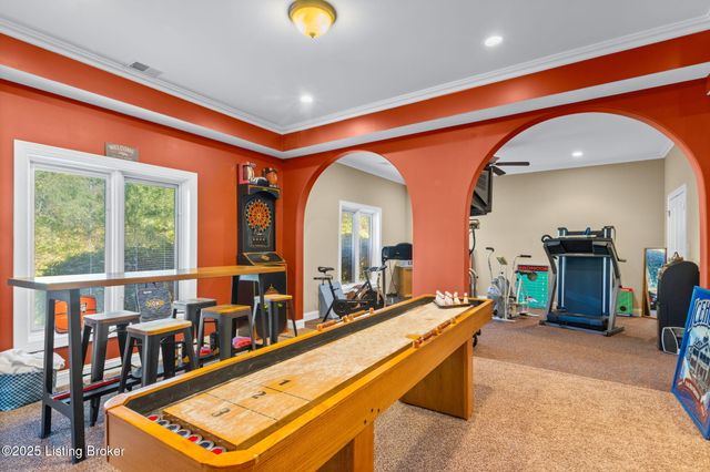 8809 Duck Crossing Ln, Louisville, KY 40291