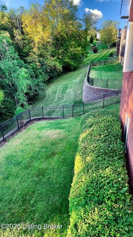 8809 Duck Crossing Ln, Louisville, KY 40291