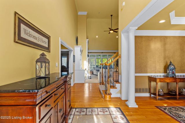 8809 Duck Crossing Ln, Louisville, KY 40291