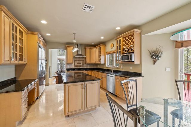 150 Trails End, New City, NY 10956