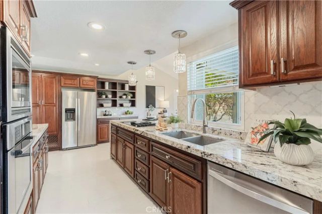 23509 Cutter Drive, Canyon Lake, CA 92587