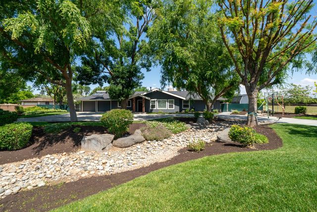 7044 E Clinton Avenue, Fresno, CA 93737