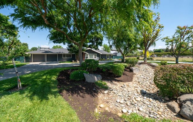 7044 E Clinton Avenue, Fresno, CA 93737