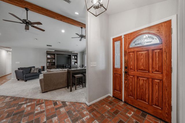 7044 E Clinton Avenue, Fresno, CA 93737