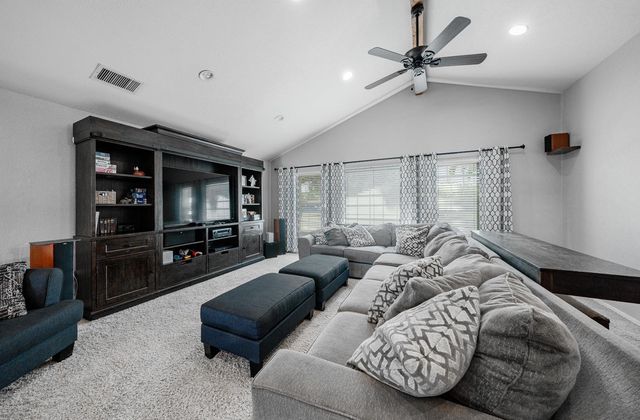 7044 E Clinton Avenue, Fresno, CA 93737