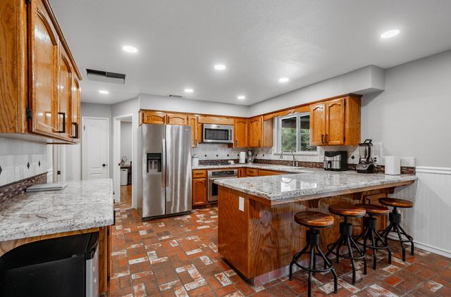 7044 E Clinton Avenue, Fresno, CA 93737