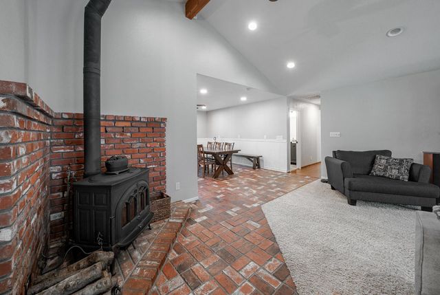 7044 E Clinton Avenue, Fresno, CA 93737
