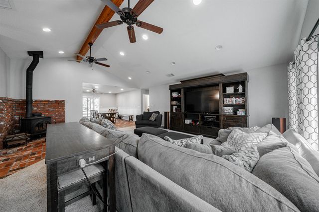 7044 E Clinton Avenue, Fresno, CA 93737