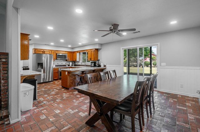 7044 E Clinton Avenue, Fresno, CA 93737
