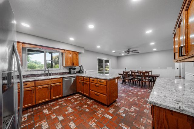 7044 E Clinton Avenue, Fresno, CA 93737