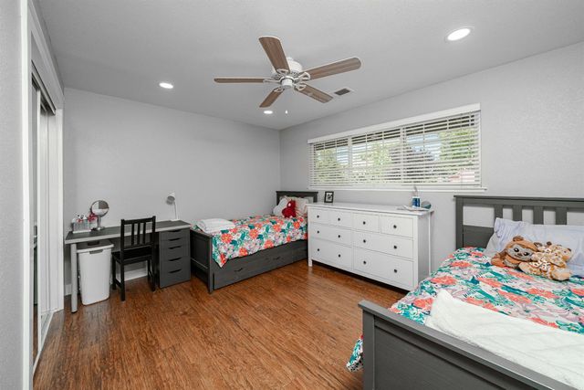7044 E Clinton Avenue, Fresno, CA 93737