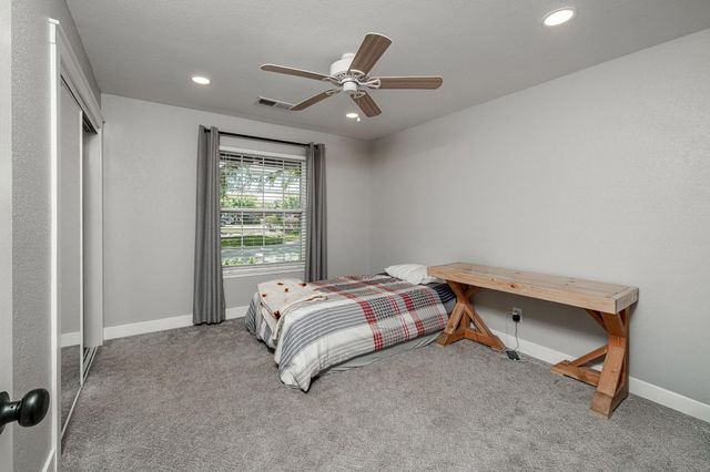 7044 E Clinton Avenue, Fresno, CA 93737