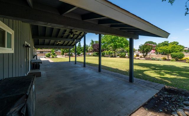 7044 E Clinton Avenue, Fresno, CA 93737