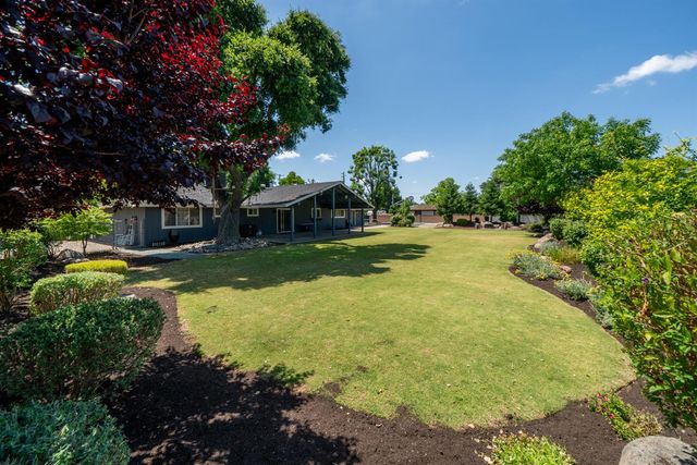 7044 E Clinton Avenue, Fresno, CA 93737