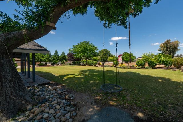 7044 E Clinton Avenue, Fresno, CA 93737