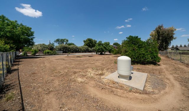 7044 E Clinton Avenue, Fresno, CA 93737