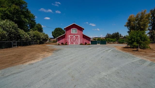 7044 E Clinton Avenue, Fresno, CA 93737