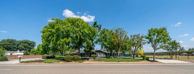7044 E Clinton Avenue, Fresno, CA 93737