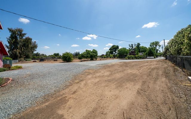 7044 E Clinton Avenue, Fresno, CA 93737