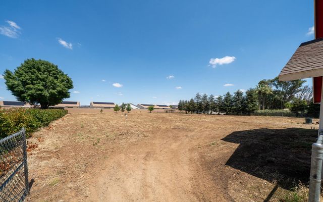 7044 E Clinton Avenue, Fresno, CA 93737