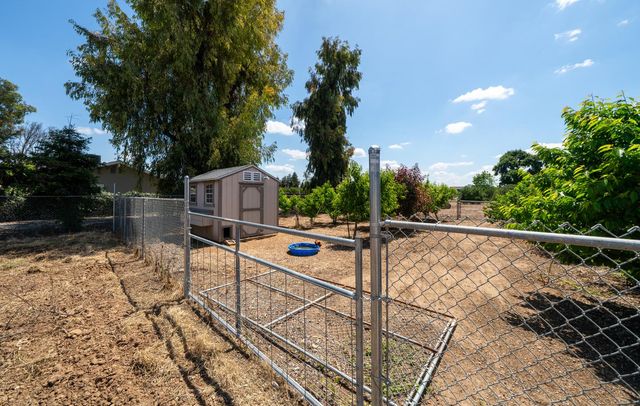 7044 E Clinton Avenue, Fresno, CA 93737