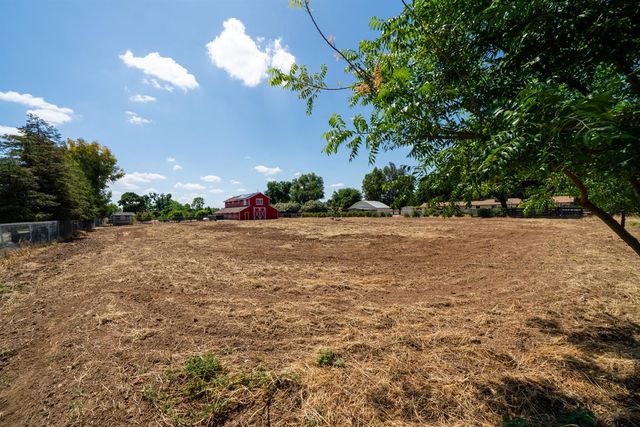 7044 E Clinton Avenue, Fresno, CA 93737
