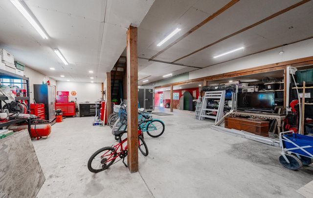 7044 E Clinton Avenue, Fresno, CA 93737