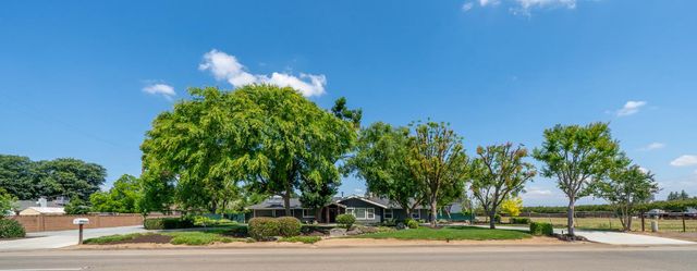 7044 E Clinton Avenue, Fresno, CA 93737