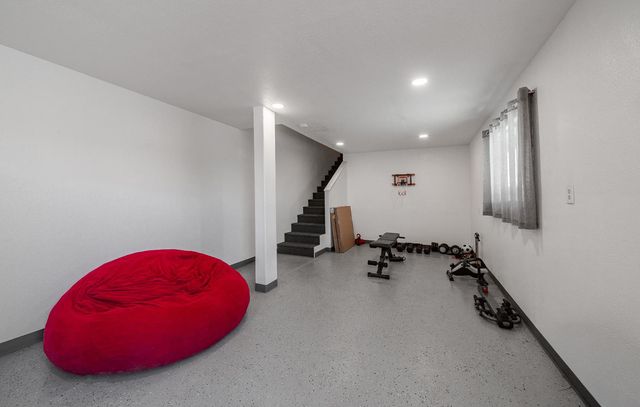 7044 E Clinton Avenue, Fresno, CA 93737