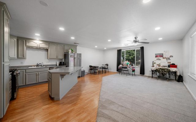 7044 E Clinton Avenue, Fresno, CA 93737