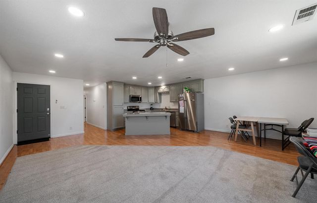 7044 E Clinton Avenue, Fresno, CA 93737