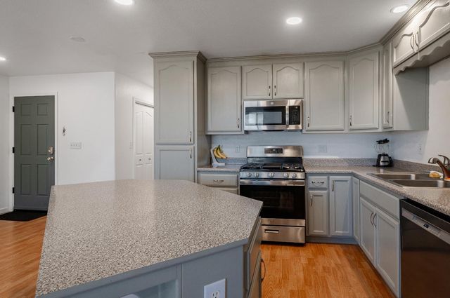 7044 E Clinton Avenue, Fresno, CA 93737