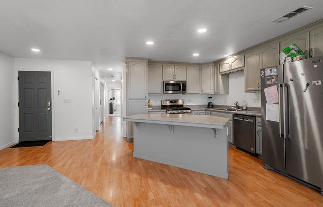 7044 E Clinton Avenue, Fresno, CA 93737