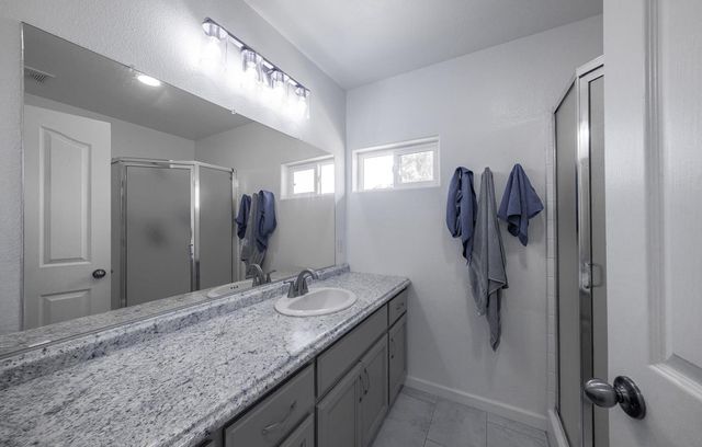 7044 E Clinton Avenue, Fresno, CA 93737