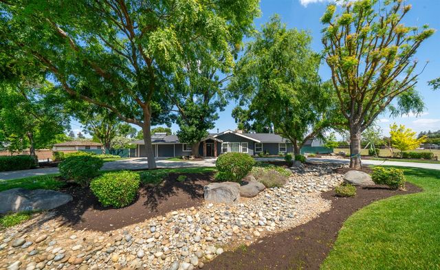 7044 E Clinton Avenue, Fresno, CA 93737