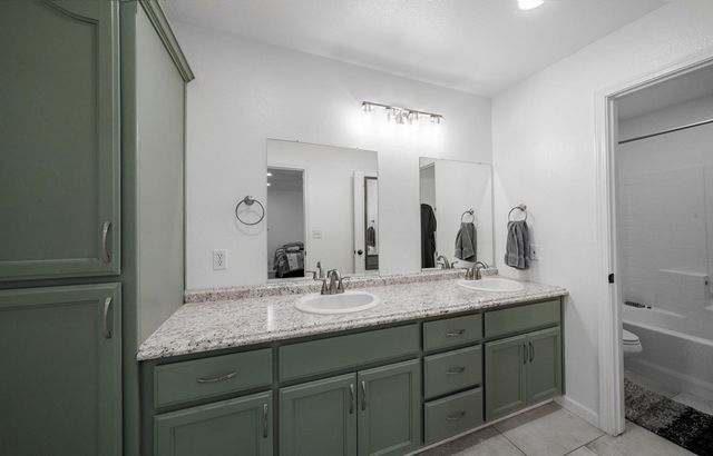 7044 E Clinton Avenue, Fresno, CA 93737
