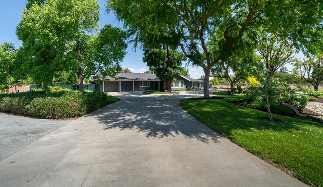 7044 E Clinton Avenue, Fresno, CA 93737